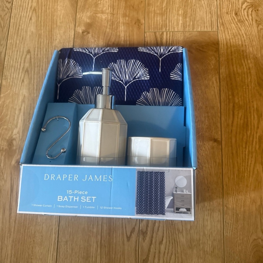 Draper James Navy Patterned Shower Curtain 15 Piece Set